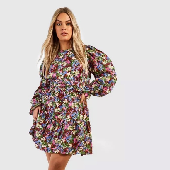 Boohoo PLUS WOVEN PUFF SLEEVE FLORAL SKATER DRESS - Picture 1 of 16